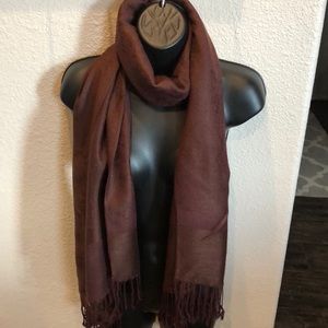 100% Pashmina scarf.